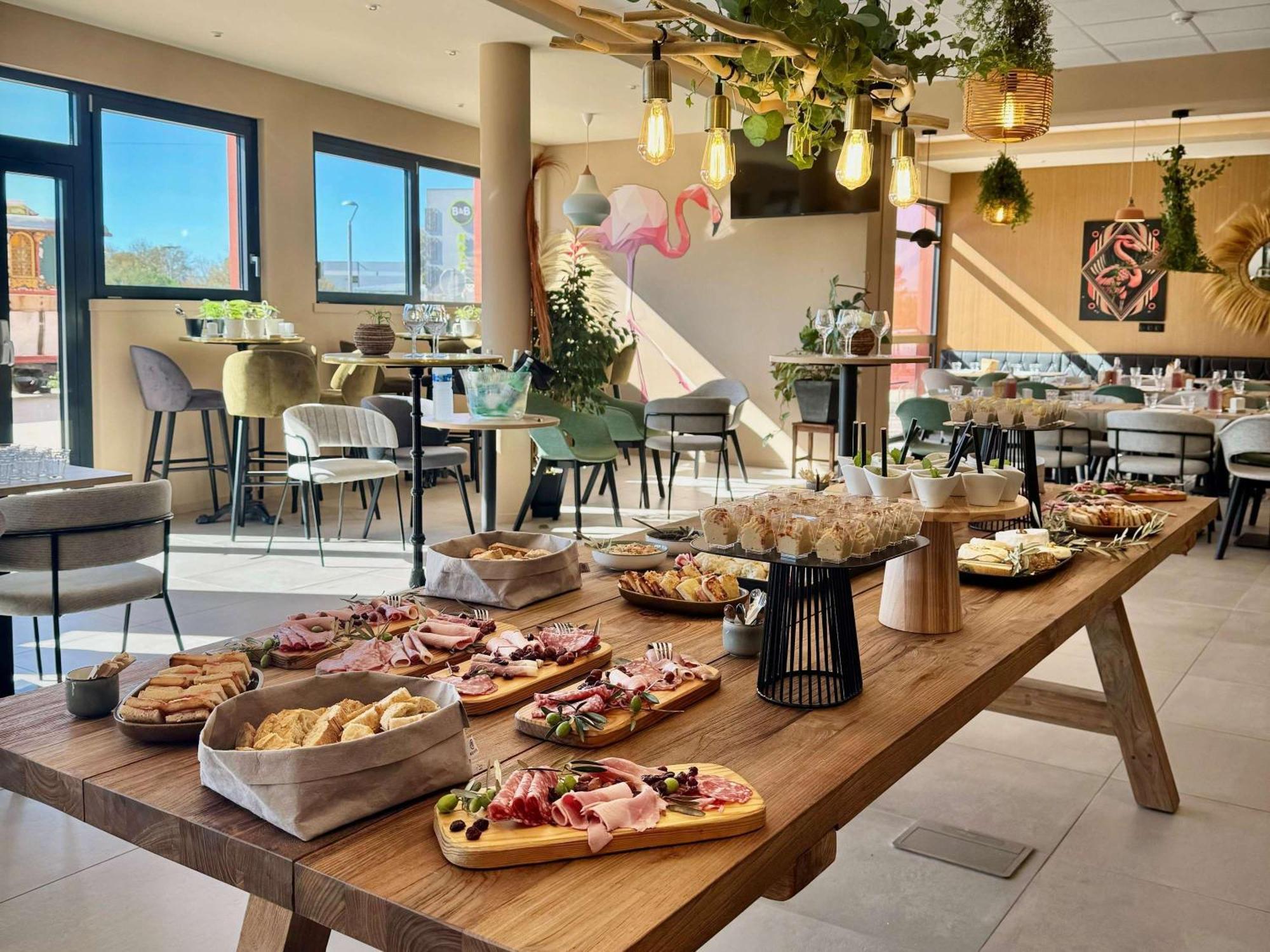 Aparthotel Adagio Access Porte De Camargue 생마르탱드크로 외부 사진