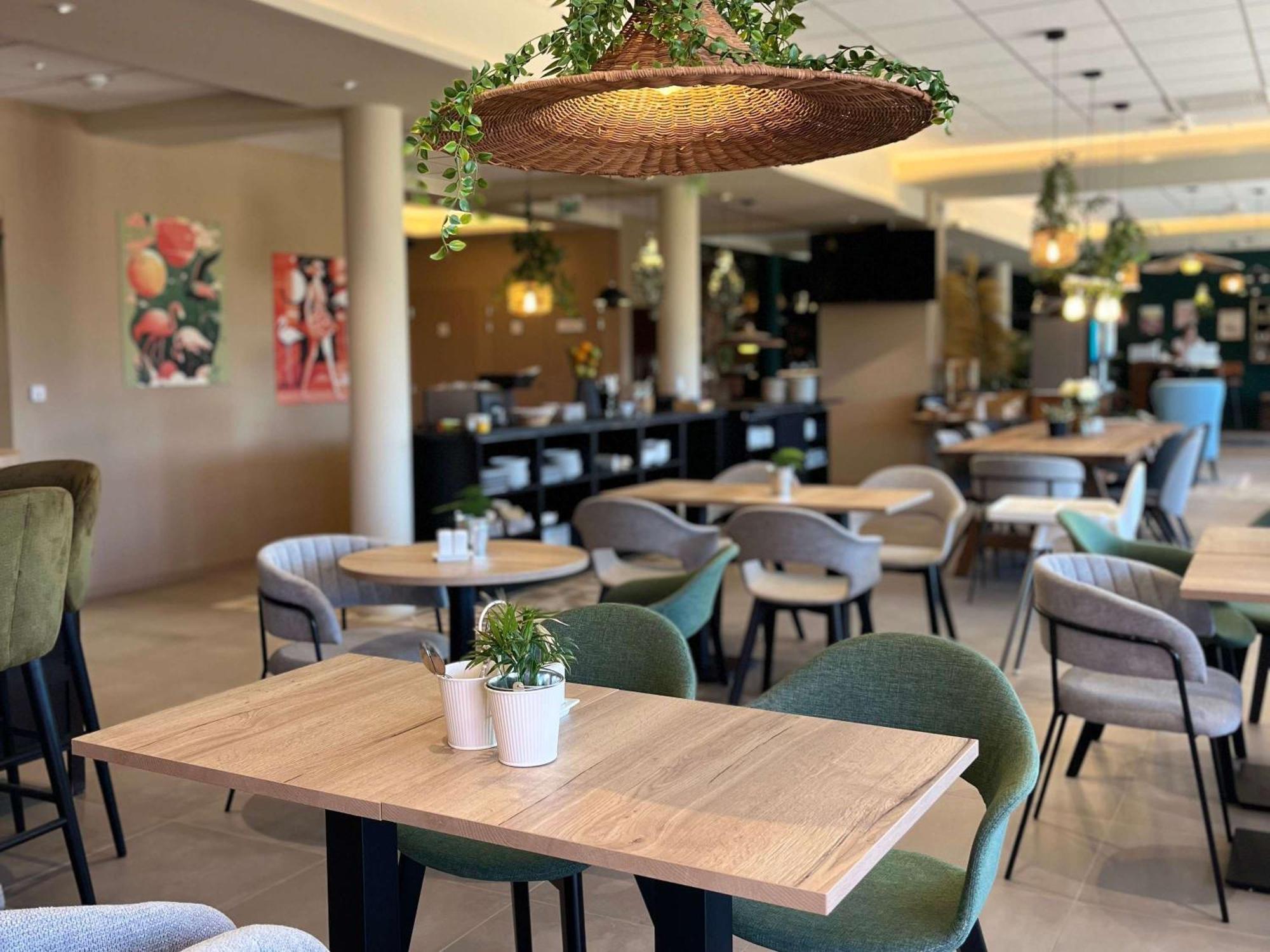 Aparthotel Adagio Access Porte De Camargue 생마르탱드크로 외부 사진