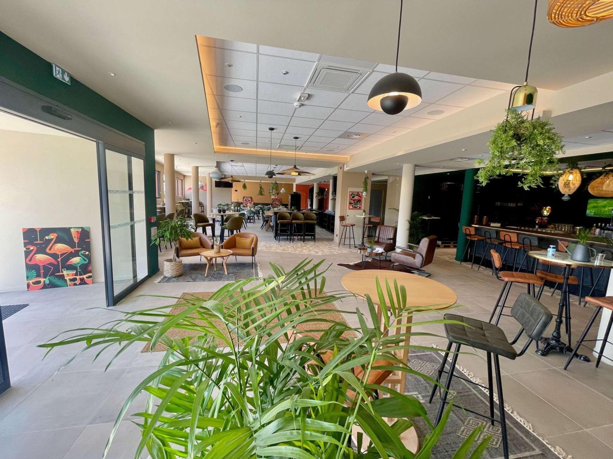 Aparthotel Adagio Access Porte De Camargue 생마르탱드크로 외부 사진